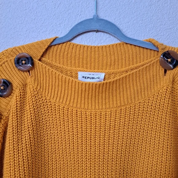 For The Republic Boatneck Chunky Yellow Sweater Large Button Boxy Size Medium - Picture 2 of 8